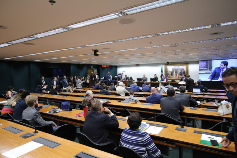 Grupo de servidores da Câmara recebeu R$ 9,3 milhões em horas extras