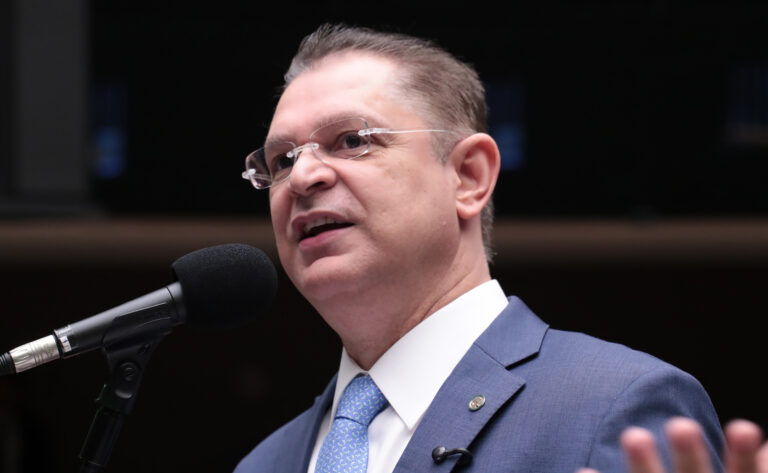 “Não aceitaremos narrativa política artificial”, diz líder do PL ao defender Flávio Bolsonaro