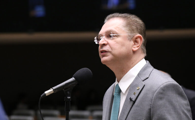 Sóstenes aposta em recuperação de Flávio