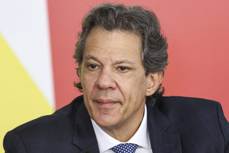 Haddad diz que foi pressionado a receber Vorcaro, mas não cita nomes