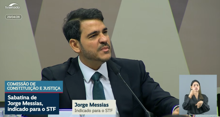 “Sou totalmente contra o aborto”, diz Messias na CCJ