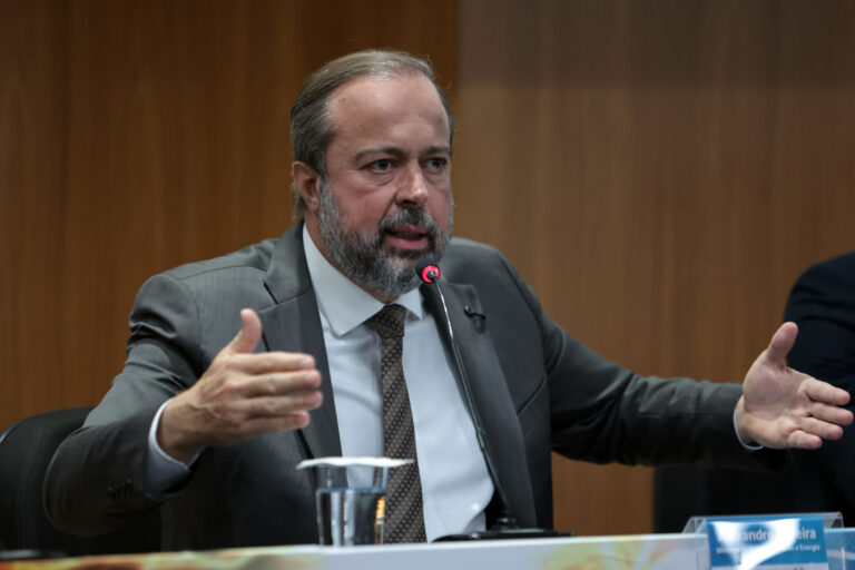 Governo quer elevar etanol na gasolina para 32% ainda neste semestre
