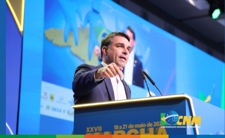 Flávio Bolsonaro receberá título de cidadão honorário de BH