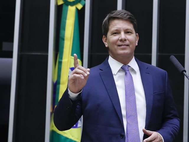Câmara diz a Dino que viagens de Mário Frias ainda estão “em apreciação”