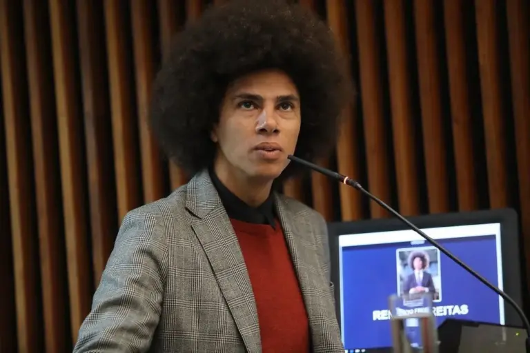 Conselho de Ética do Paraná aprova cassação de Renato Freitas