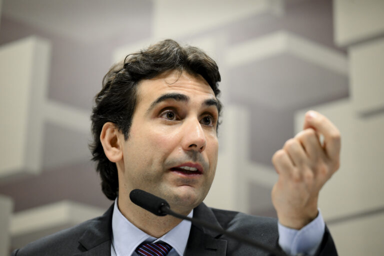 Galípolo nega articulação do BC em venda do Master ao BRB