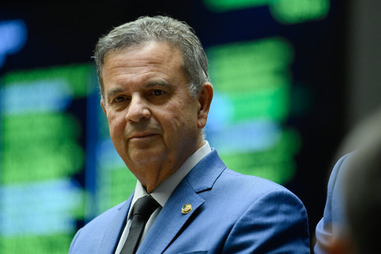 Rogério Marinho critica PEC do fim da escala 6×1 e acusa governo de “estelionato eleitoral”