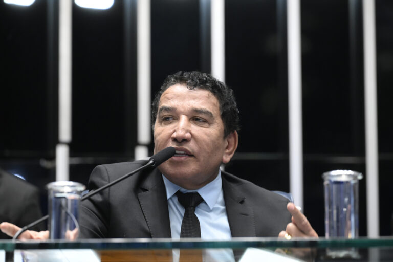 Magno Malta aciona CNJ contra juiz que condenou casal por homeschooling em SP