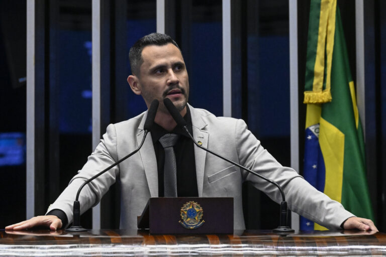 Cleitinho pede mobilização para aprovar fim da escala 6×1