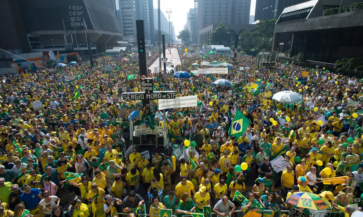 1º de Maio: Direita frustra ato da esquerda na Paulista após reserva antecipada