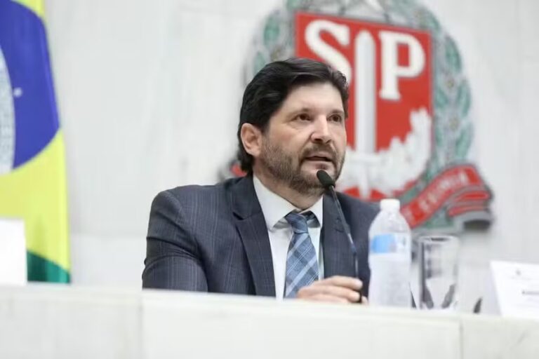 “Salles precisa entender que fui o escolhido do grupo bolsonarista”, diz André do Prado
