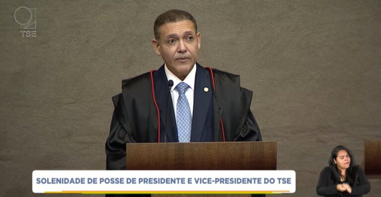 Kassio reverte regra de Moraes e devolve voz a advogados no TSE
