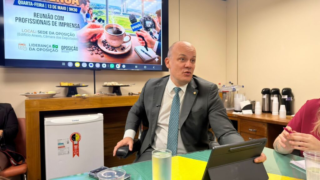 “Vitória do povo”, diz líder da oposição sobre fim da taxa das blusinhas
