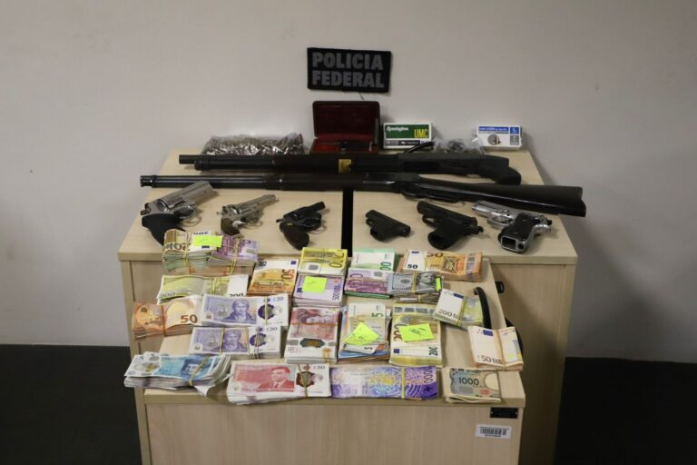 PF apreende armas e R$ 1,1 milhão em operação contra Refit
