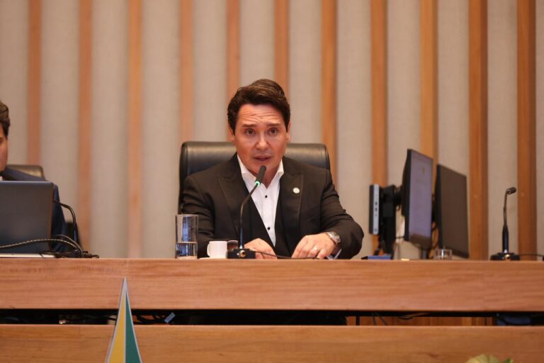 “Eu já era brasiliense por escolha”, diz Claudio Dantas ao receber título de Cidadão Honorário na CLDF