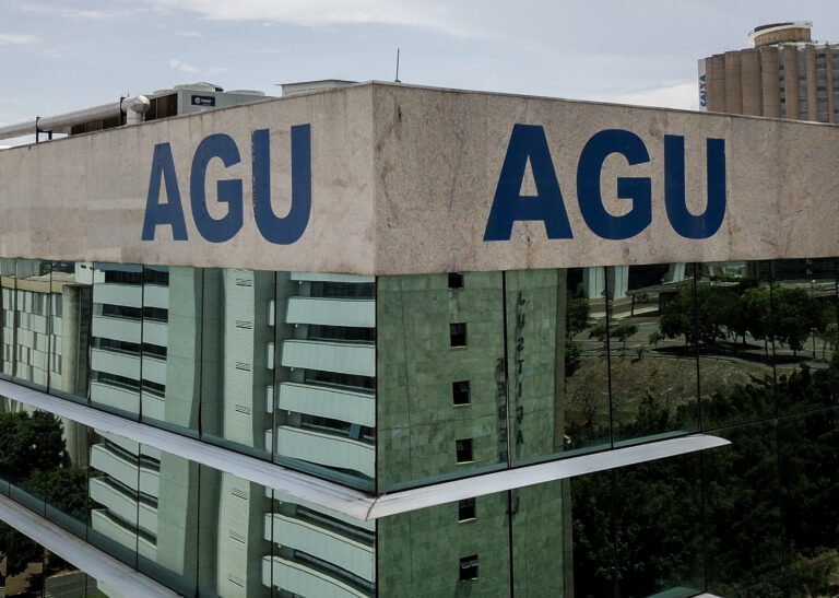 AGU contesta no STF decisão de Moraes que restringe uso de relatórios do Coaf