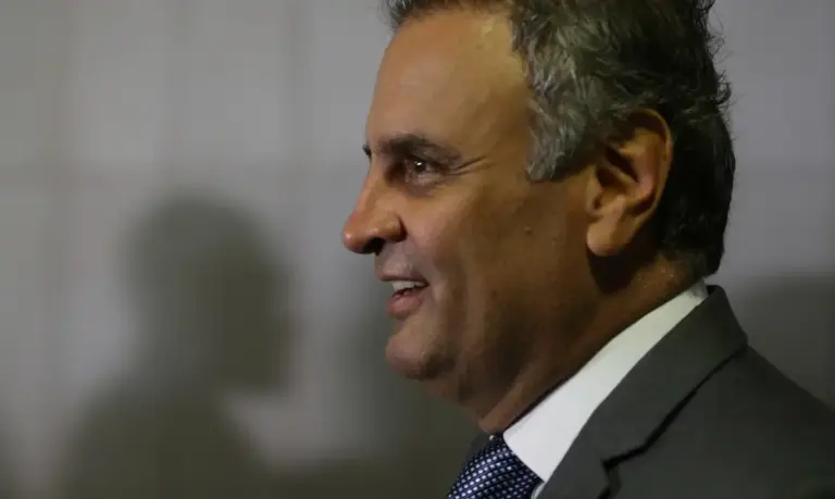 Aécio não descarta candidatura à Presidência: “Livre, leve e solto”