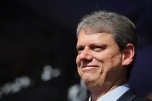 Paraná Pesquisas: Tarcísio lidera corrida pelo governo de SP com 45,6%