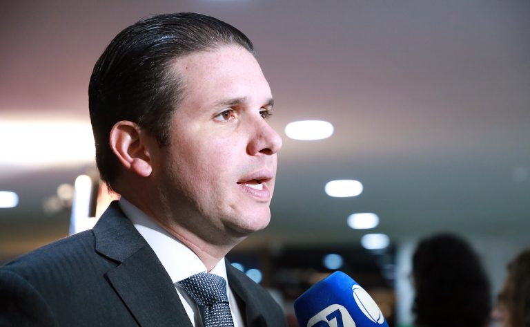 Motta prevê votação da PEC da 6×1 no plenário até quinta