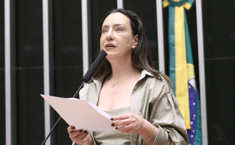 Rosângela Moro aciona MP após MEC entregar menos de 40% dos livros em Braille