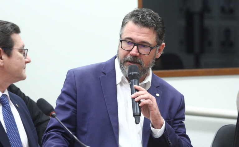 Comissão da Câmara aprova projeto que libera FGTS para compra de armas