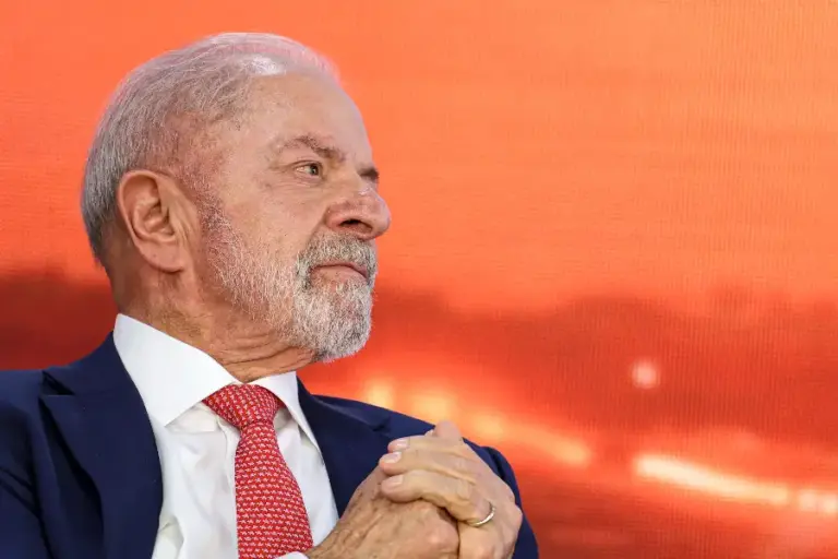 Decreto de Lula empodera AGU sobre censura nas redes sociais