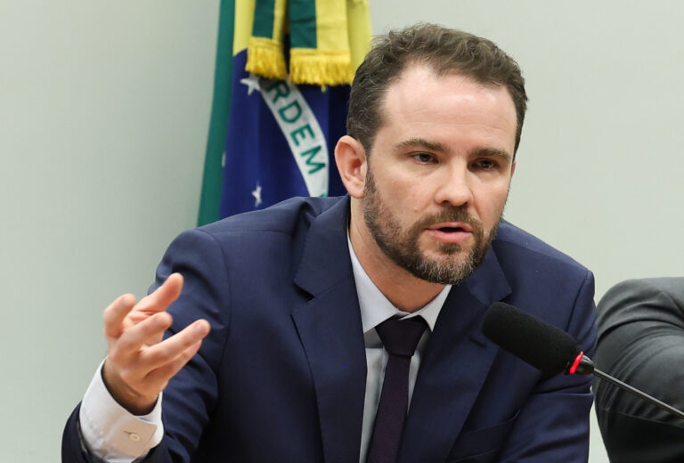 Próximo ministro da Fazenda terá “muita dificuldade” para fechar contas, diz Durigan