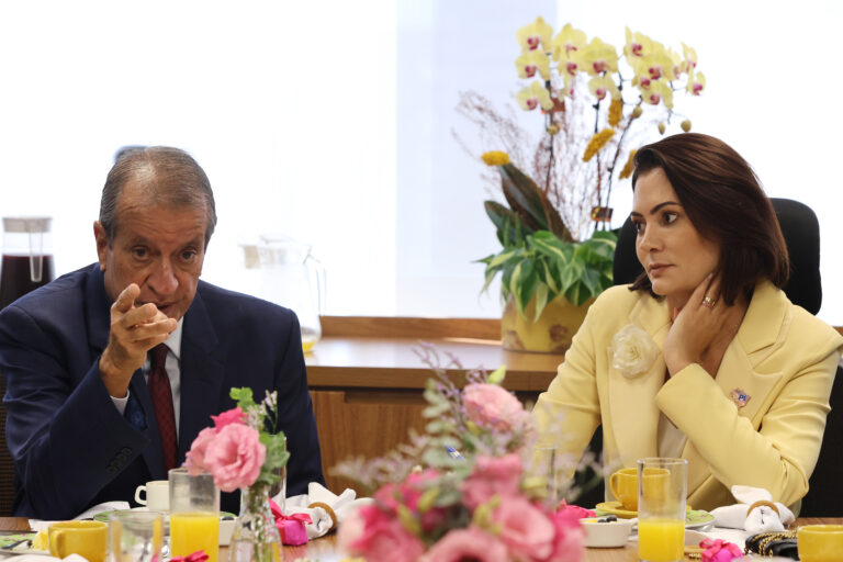 Urgente: Em nota, Michelle Bolsonaro confirma afastamento do PL Mulher