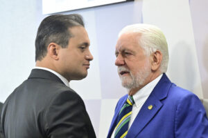 Líder e více-líder do governo enrolados com os dois maiores escândalos no Brasil