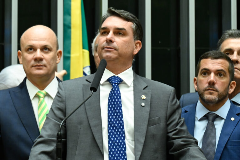 Flávio Bolsonaro lidera disputa presidencial em Goiás, aponta pesquisa Numen Data