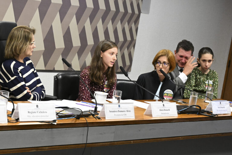 “Meu crime foi ser educada pelos meus pais”, diz filha de casal condenado por homeschooling