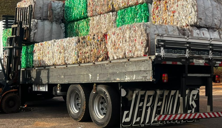 PF apreende 5,5 toneladas de maconha em carga na fronteira