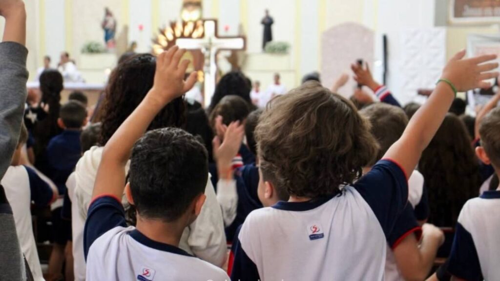 Colégio Salesiano São João Bosco é alvo do MPCE por integrar celebrações religiosas ao ensino em Juazeido do Norte. (Foto: Reprodução/Facebook/@salesianojuazeiro)