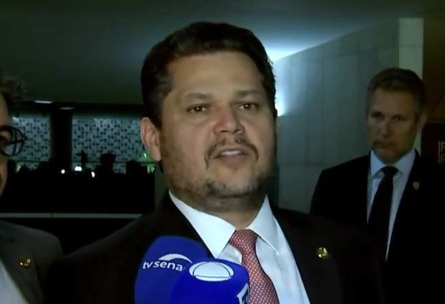Alcolumbre cancela sessão do Congresso por falta de acordo