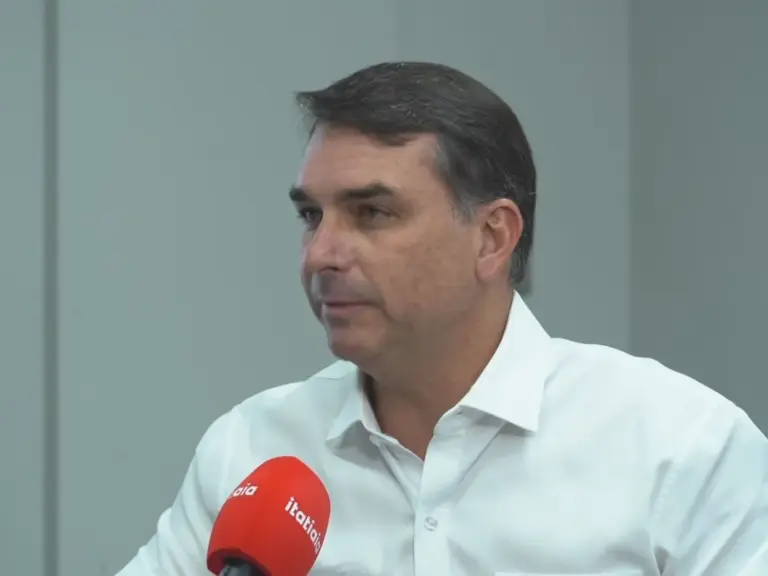 Flávio diz que pediu a Trump para poupar empresas brasileiras de tarifaço