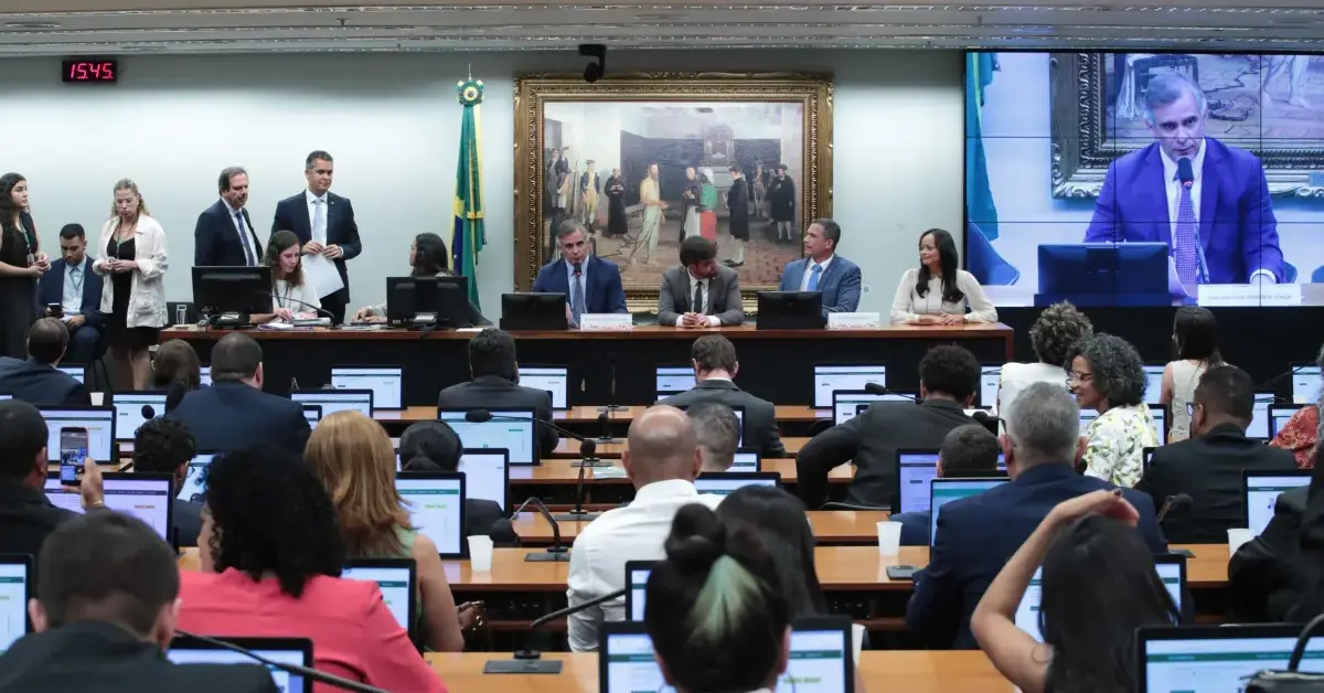Deputados durante reunião da Comissão de Constituição e Justiça • Bruno Spada/Câmara dos Deputados