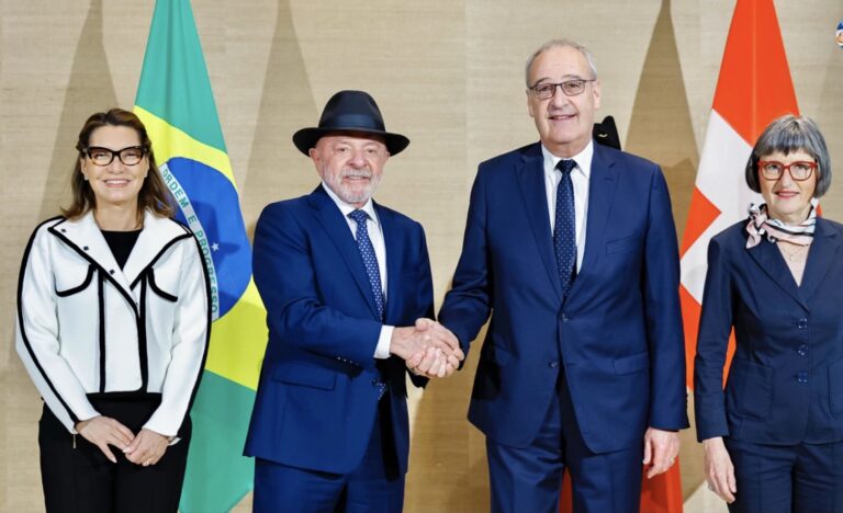Lula chega à França para reunião do G7