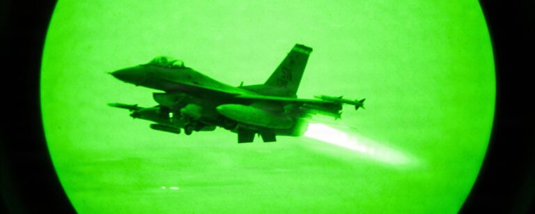 EUA bombardeiam Irã em retaliação à derrubada de helicóptero