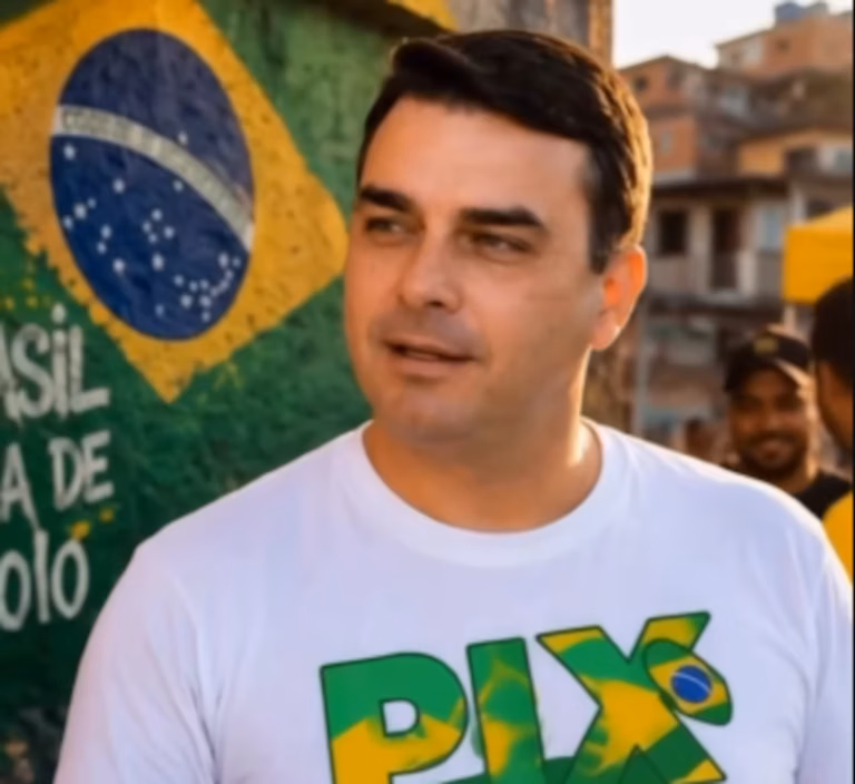Flávio lança funk do Pix e reforça campanha baseada em fé