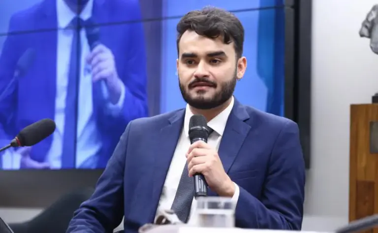 Fundador do Sleeping Giants amplia espaço em órgãos ligados ao governo Lula