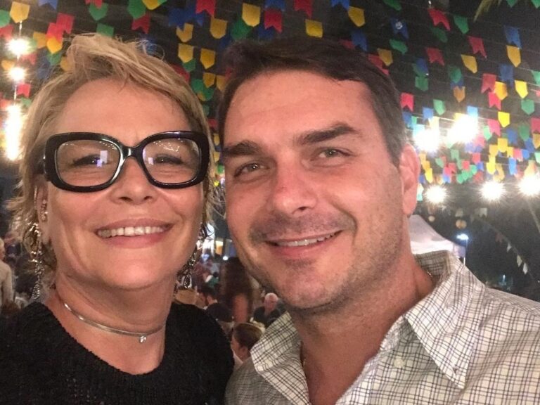 Flávio Bolsonaro descarta candidatura da mãe ao Senado