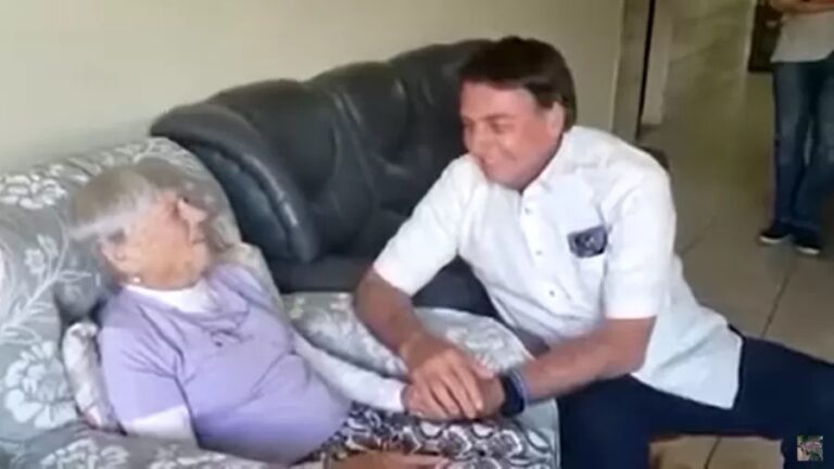 Tarcísio sanciona lei que dá nome da mãe de Bolsonaro a viaduto em São Paulo