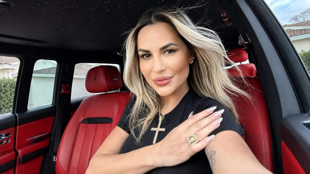 Deolane Bezerra