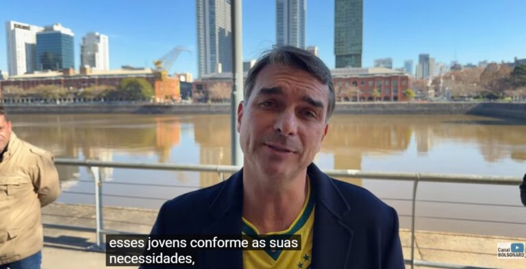 “O Brasil tem jeito”, diz Flávio ao defender mudança de governo