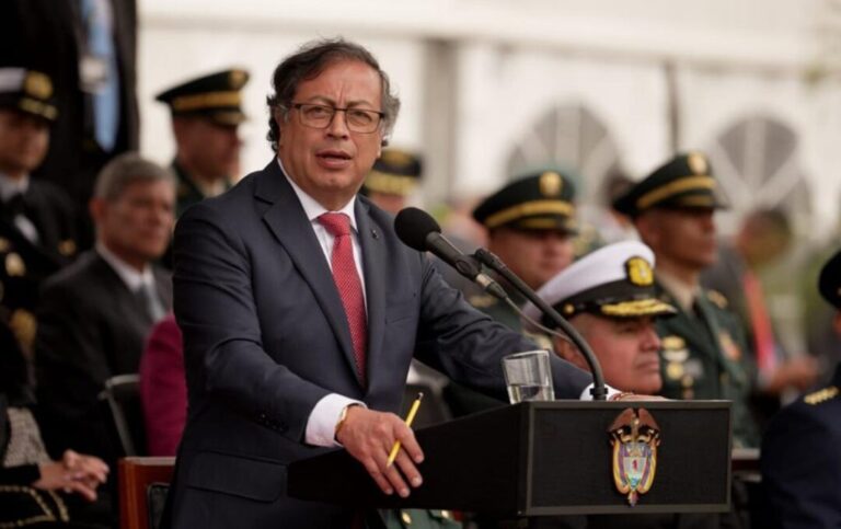 Petro não reconhece vitória de Espriella