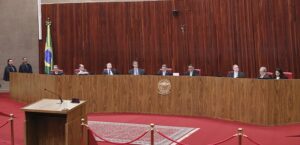 TSE adia julgamento sobre suspensão da pesquisa AtlasIntel