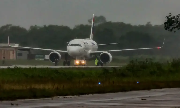 Falha técnica paralisa pousos e decolagens em aeroportos de SP