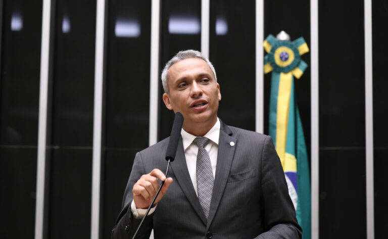 Numen Data: Gayer lidera corrida ao Senado em Goiás
