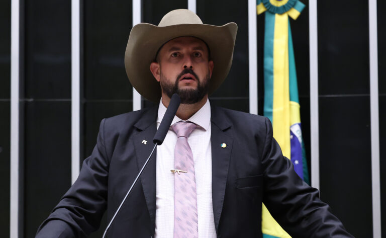 Urgente: Câmara aprova MP do frete mínimo e mantém perdão a multas de caminhoneiros