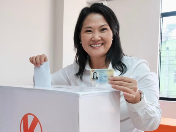 Keiko Fujimori lidera eleição presidencial no Peru com 93% das urnas apuradas